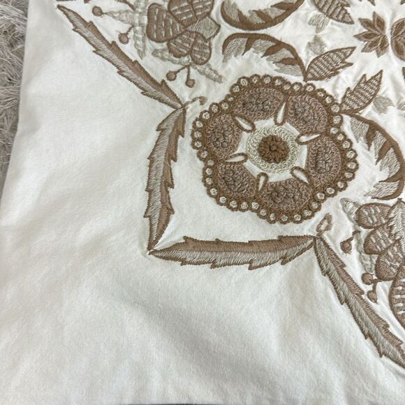 Pottery Barn Cora Medallion Embroidered Pillow Cover 20”x 20” Neutral Tones - Picture 11 of 17